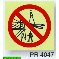 PR4047 proibido permanecer debaixo monta cargas...