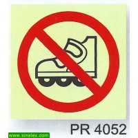 PR4052 proibida entrada pessoas patins