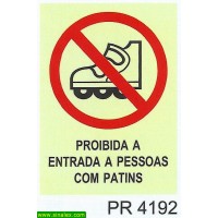 PR4192 proibida entrada pessoas patins