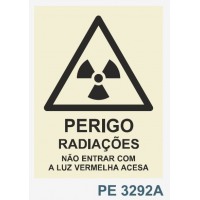 PE3292A atencao radiacoes ionizantes nao entrar com luz...