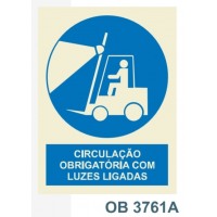 OB3761A obrigatorio circulacao com luzes ligadas