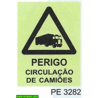 PE3282 perigo circulacao camioes
